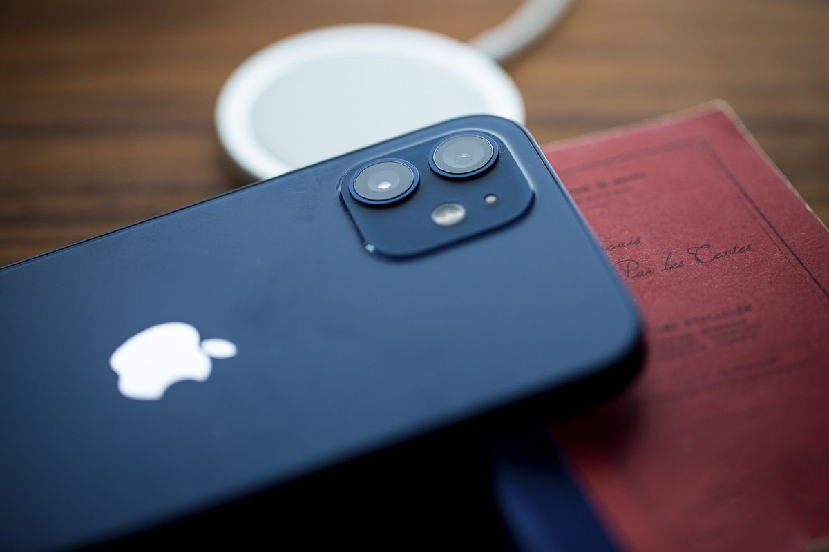 نقد و بررسی آیفون ۱۲ مینی – گوشی ای بسیار خوش‌دست شرکت اپل