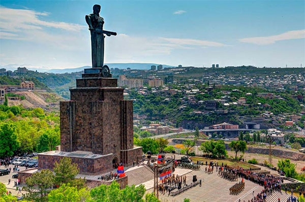 میدان مادر ارمنستان
